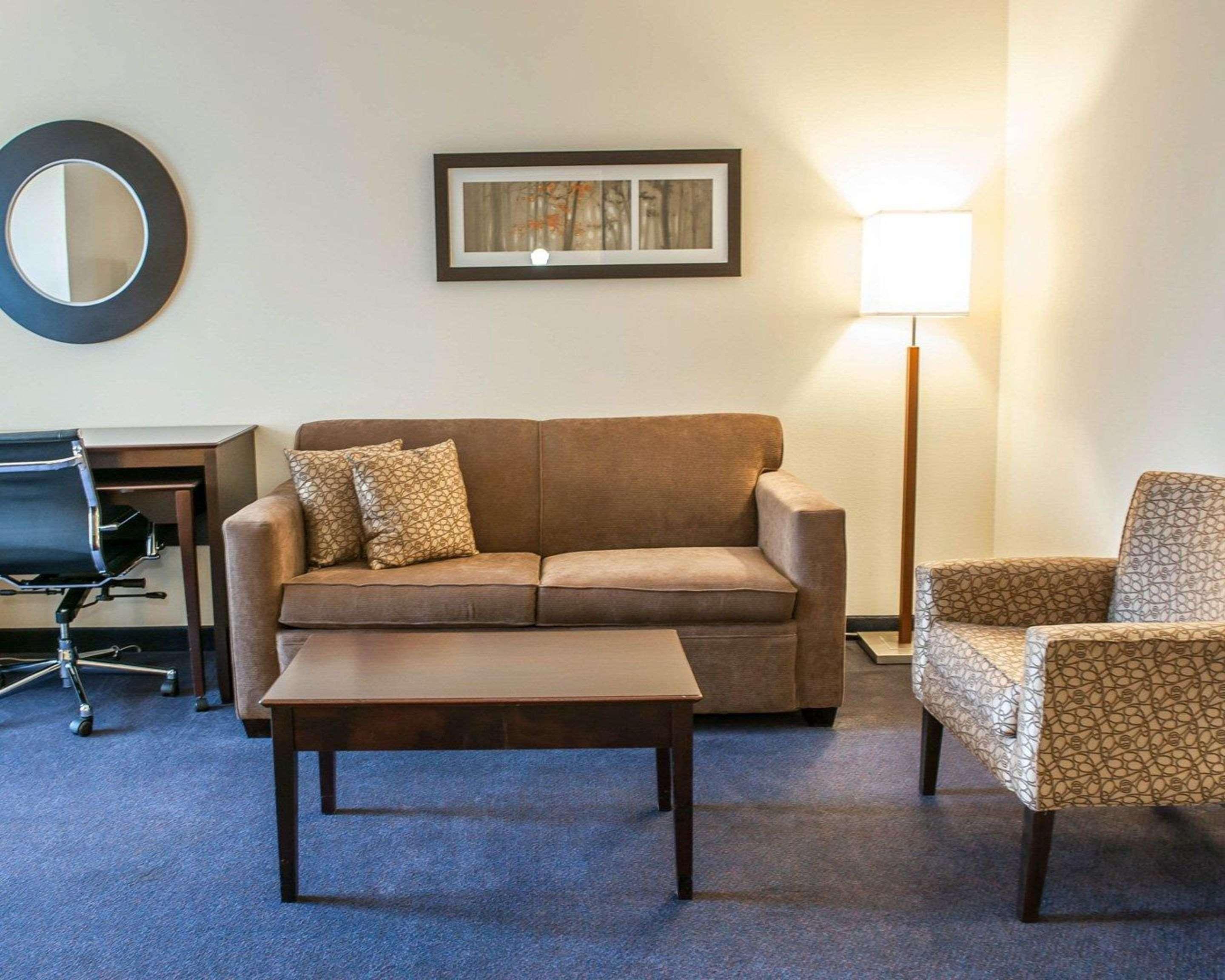 Comfort Suites South Fort Wayne Exterior photo
