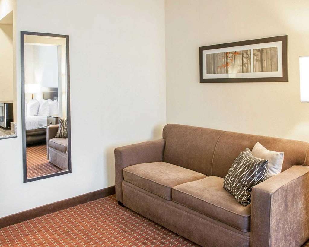 Comfort Suites South Fort Wayne Room photo